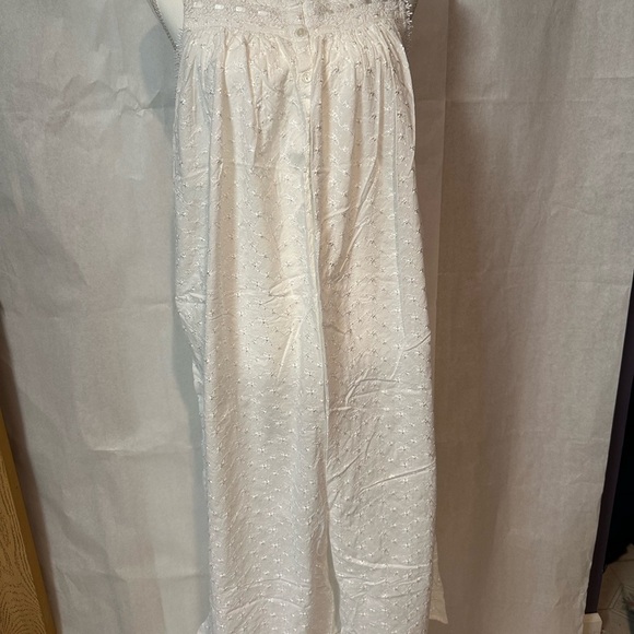 Delicates Ivory Lace Buttoned Chemise - Picture 11 of 13